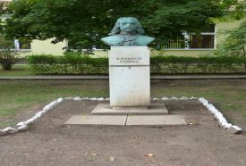 II. Rákóczi Ferenc Mellszobra