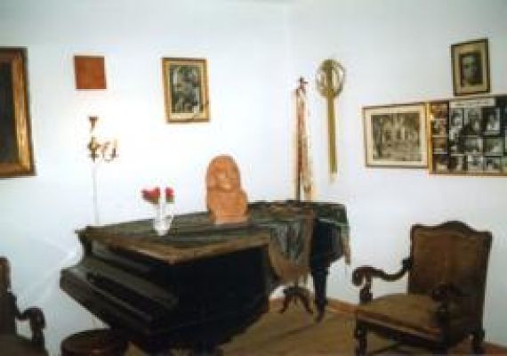 Ádám Jenő Emlékház