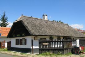 Bútorfestő alkotóház, kiállítóház – 2. kép