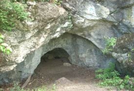 Likas-kő barlang
