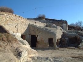 Barlanglakások