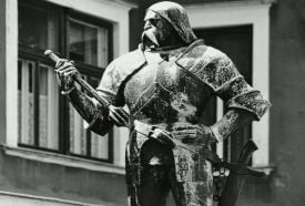 Varkocs György Várkapitány Szobra – 2. kép