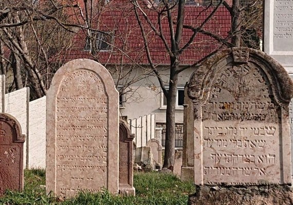 Az örök nyugalom kertjei – Szél utcai izraelita temető emlékpark – séta