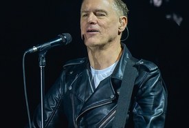 Bryan Adams – Roll With The Punches