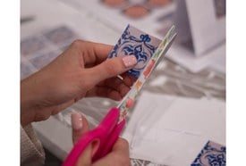 Csempehajtogatás – képeslapkészítő műhely