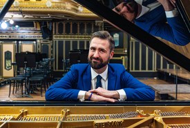 Négy évszak, két világ – Kovács Gergely zongoraestje