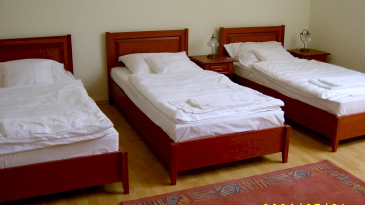 B - háromágyas szoba – 1. kép