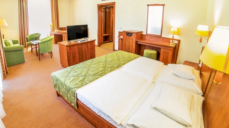 Új épületi deluxe superior apartman jacuzzis káddal, erkéllyel – 1. kép