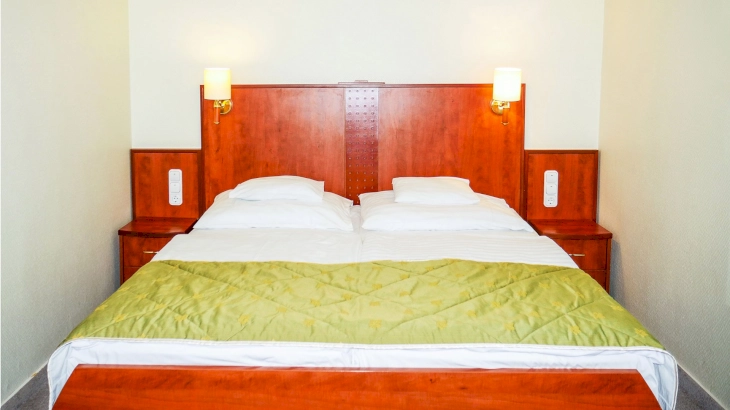 Főépületi egylégterű standard apartman – 1. kép