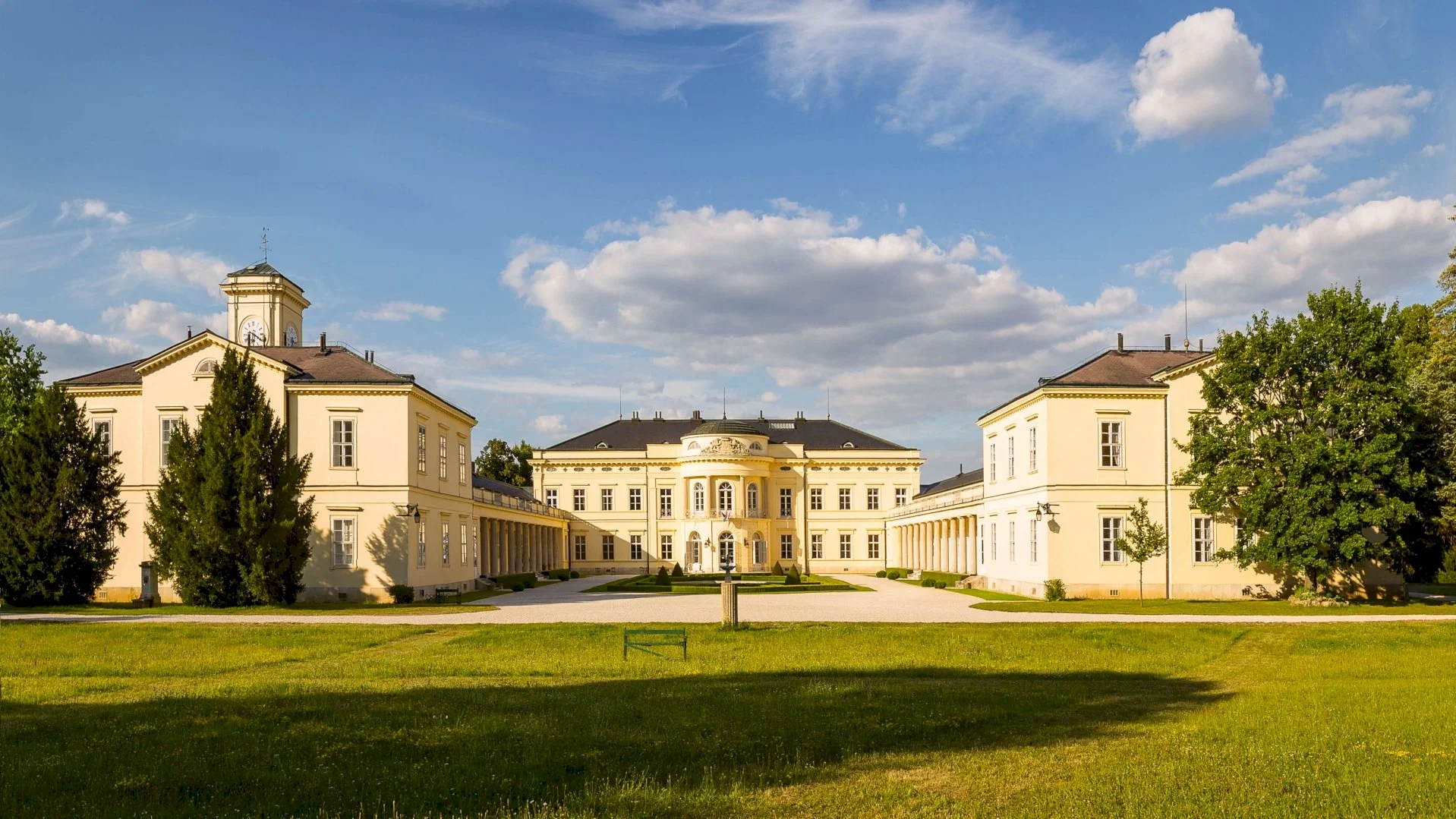 Károlyi-Kastély Hotel & Restaurant