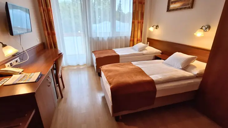 Kétágyas szoba erkély nélkül – 2. kép