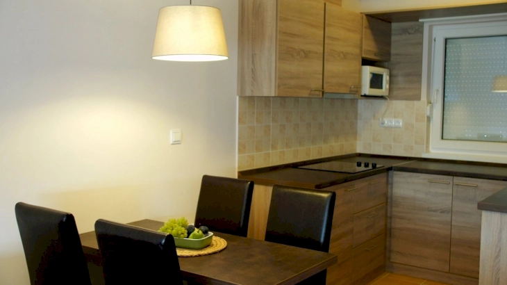 Standard apartman nappalival, egy külön hálóval – 1. kép