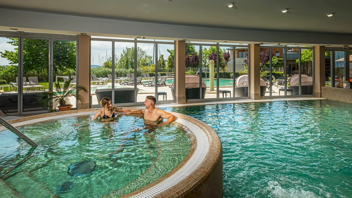 Hotel Golden Lake Resort
