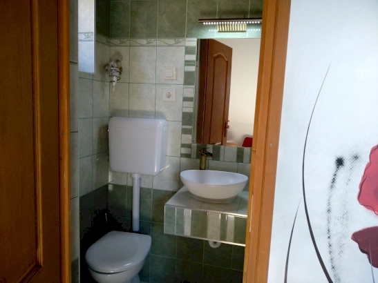 Tetőtéri kétágyas szoba – 8. kép