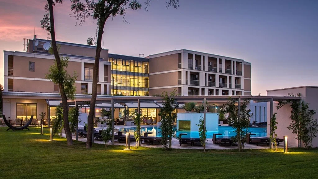 Aura Hotel