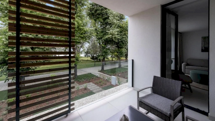 Deluxe Apartman erkéllyel és szaunával, tóra néző kilátással – 10. kép