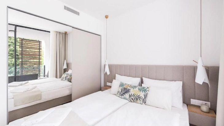 Deluxe Apartman erkéllyel és szaunával, tóra néző kilátással – 5. kép