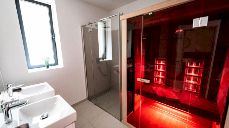 Deluxe Apartman erkéllyel és szaunával, tóra néző kilátással – 8. kép