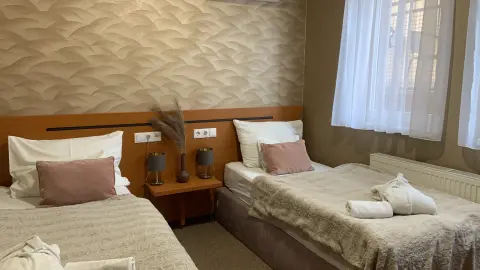 BASIC kétágyas szoba két különálló ággyal