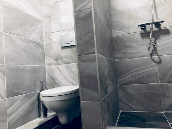 1 francia + 3 különágy 5 fős apartman 2 hálótérrel (101)  – 4. kép