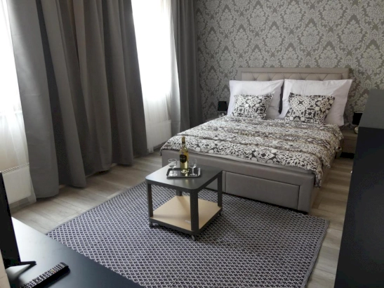 1 francia + 3 különágy 5 fős apartman 2 hálótérrel (101)  – 1. kép
