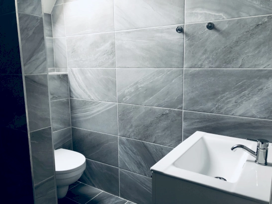 1 francia + 3 különágy 5 fős apartman 2 hálótérrel (101)  – 2. kép