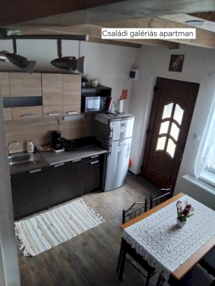 Családi galériás 4 + 1 fős apartman külön bejárattal – 4. kép