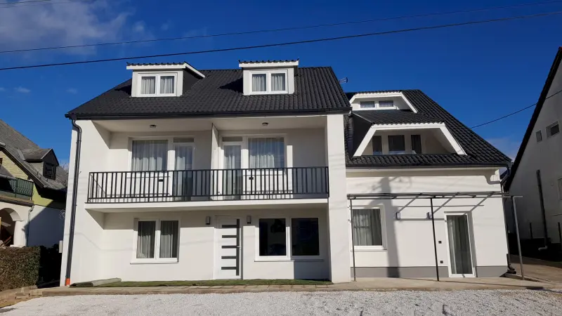 Villa Oliver Hévíz 1-2 és Villa Oliver Prémium Apartmanok