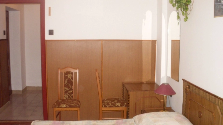 Egyágyas szoba – 4. kép