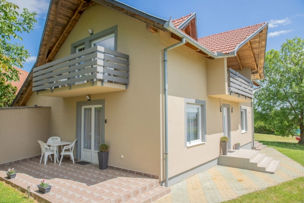Földszinti teraszos 3 fős apartman 1 hálótérrel – 2. kép