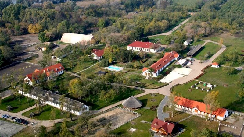 Sarlóspuszta Club Hotel