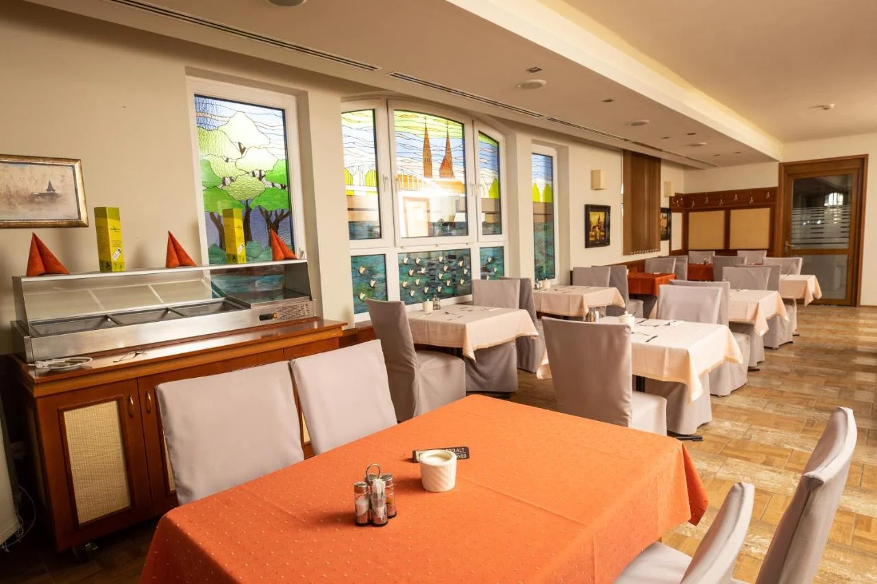 Dóm Hotel – 8. kép