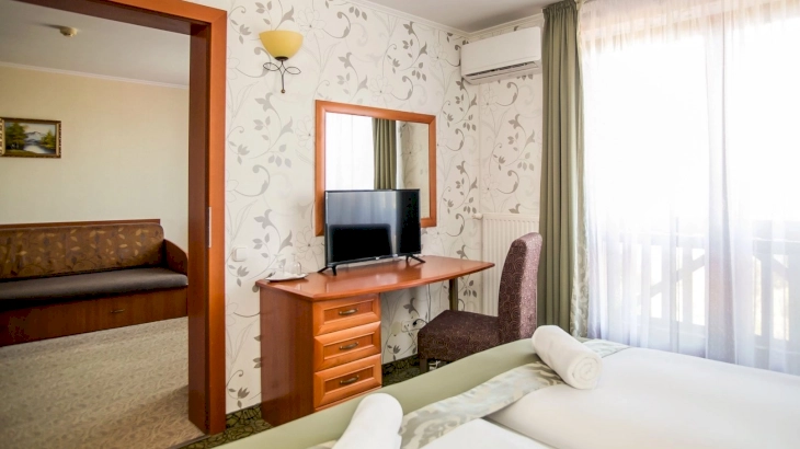 Kiscsaládos apartman szoba – 1. kép