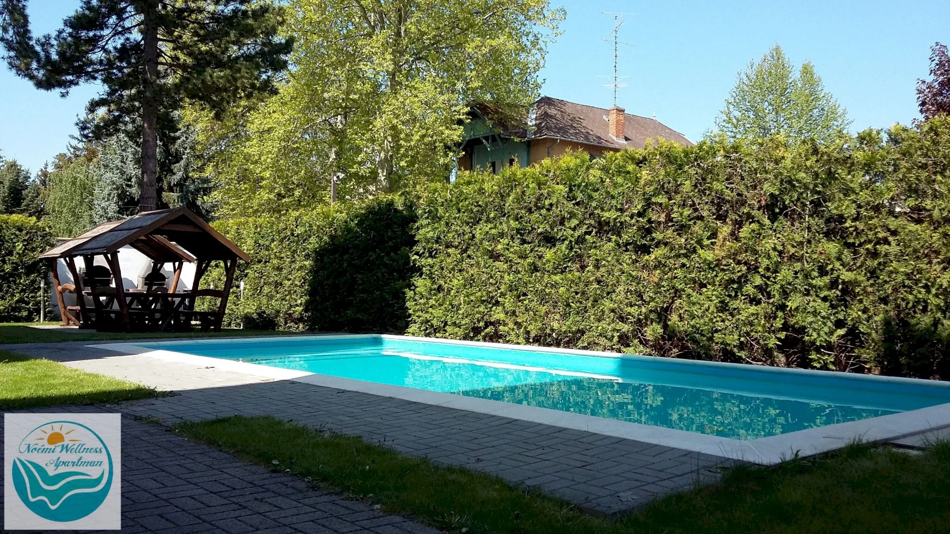 Noémi Wellness Apartman