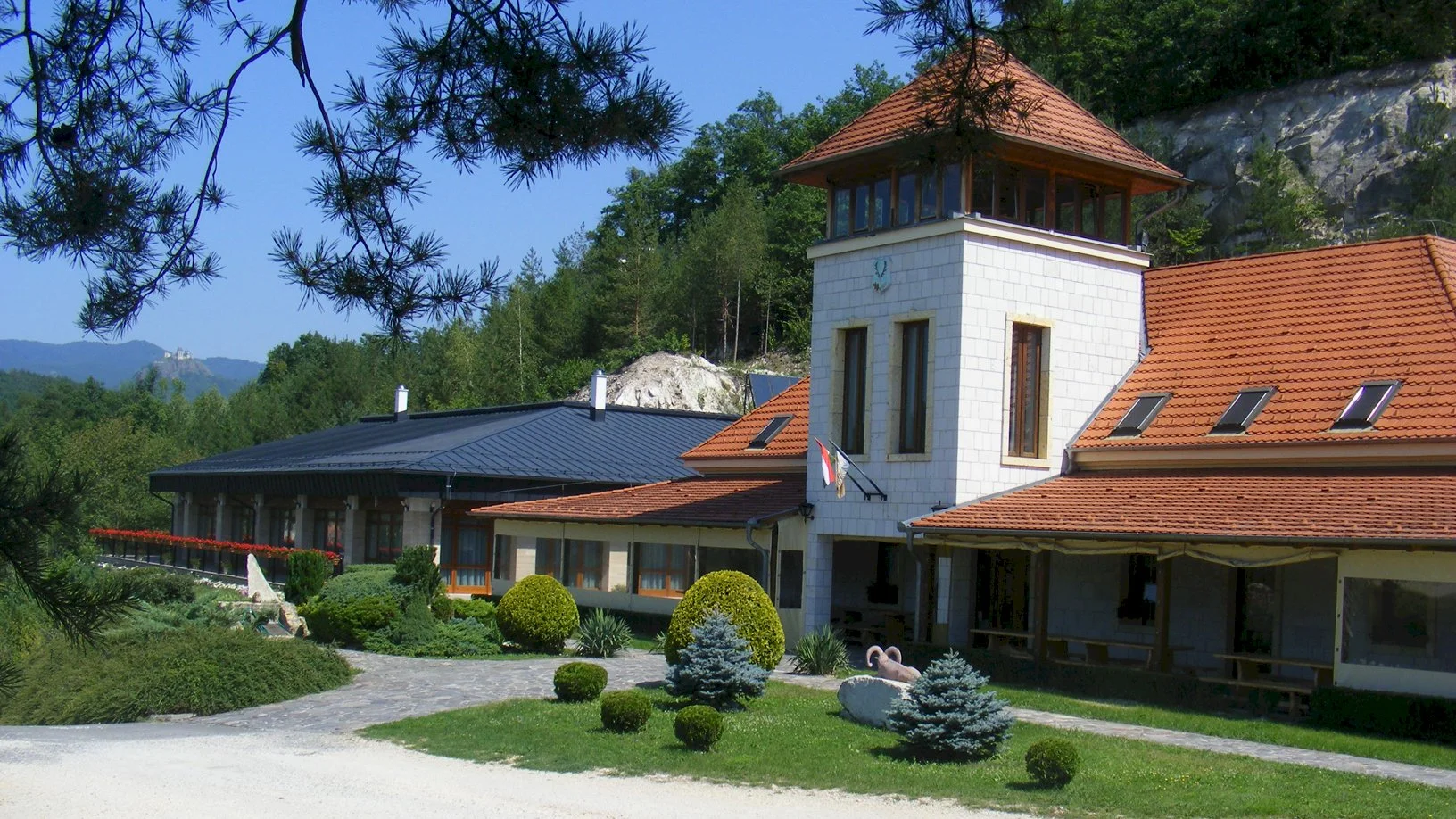 Zempléni Fehér Szikla Vadászház