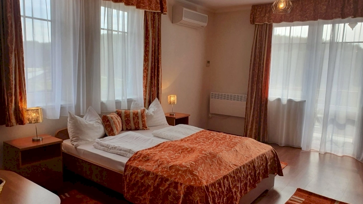 Erkélyes nagy apartman  – 4. kép