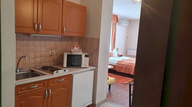 Erkélyes nagy apartman  – 2. kép