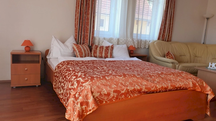 Erkélyes nagy apartman  – 14. kép
