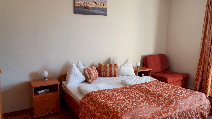 Erkélyes 2 szobás apartman – 1. kép