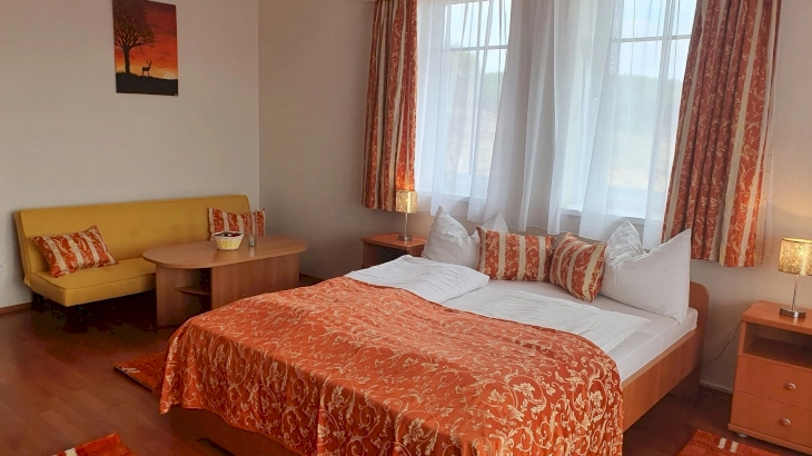 Erkélyes nagy apartman  – 3. kép