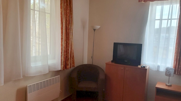 Erkélyes nagy apartman  – 8. kép
