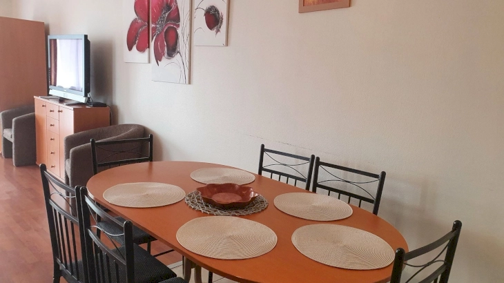 Erkélyes nagy apartman  – 5. kép