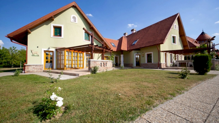 Két hálószobás apartman az Élményfaluban – 2. kép