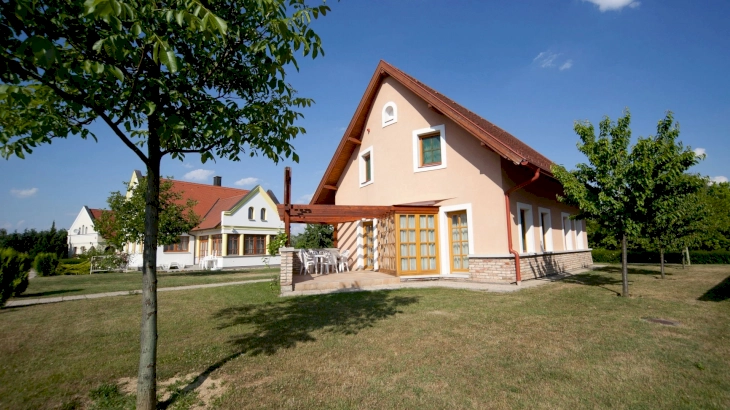 Két hálószobás apartman az Élményfaluban – 1. kép