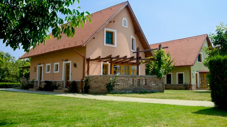 Két hálószobás apartman az Élményfaluban – 4. kép